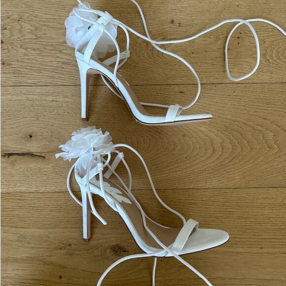 Gianni Bini x Caelynn Bell - Papillon Flower Ankle Wrap Strappy Sandals in White - Picture 3 of 9